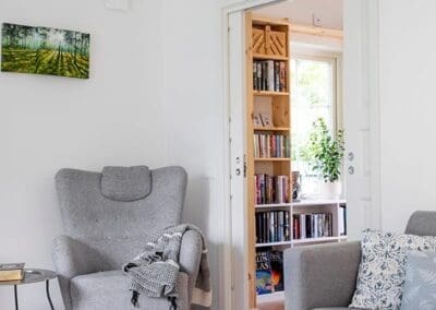 Hemma hos Åsa och Viktor Bibliotek, AChoice stenhus